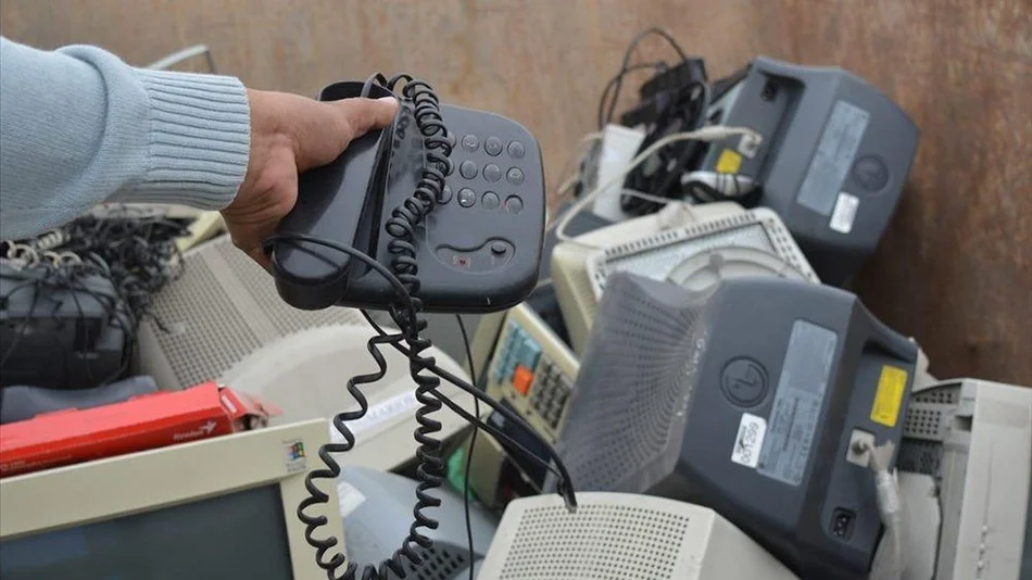 Se puede tirar basura electrónica en el CCM