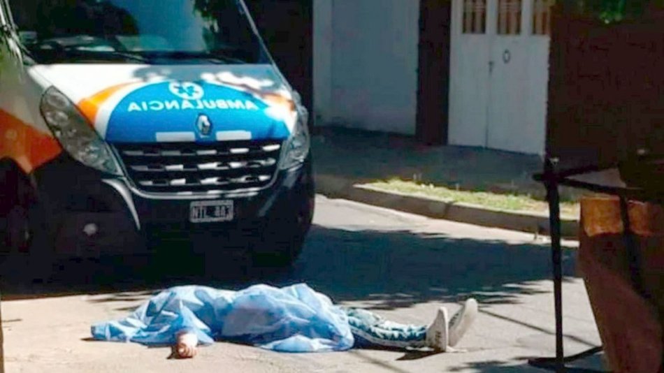 VIDEO El momento en que golpean y asesinan a un joven a la salida de un boliche