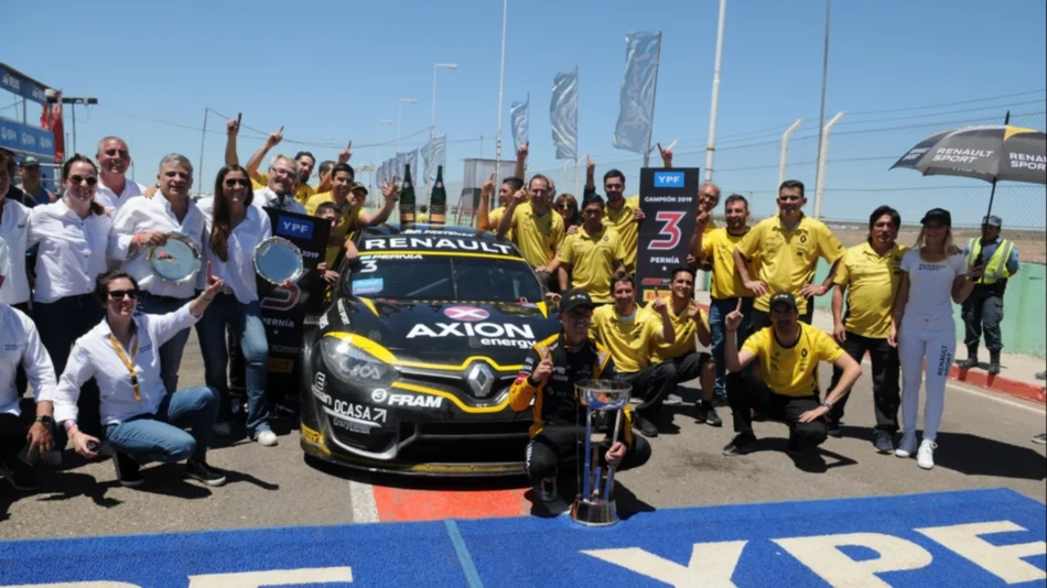 Leonel Pernía se quedó con toda la gloria en el Súper TC2000