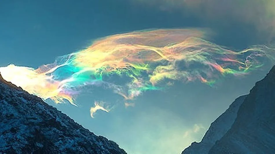Una fotógrafa rusa registró el bello fenómeno de la irisación en el cielo
