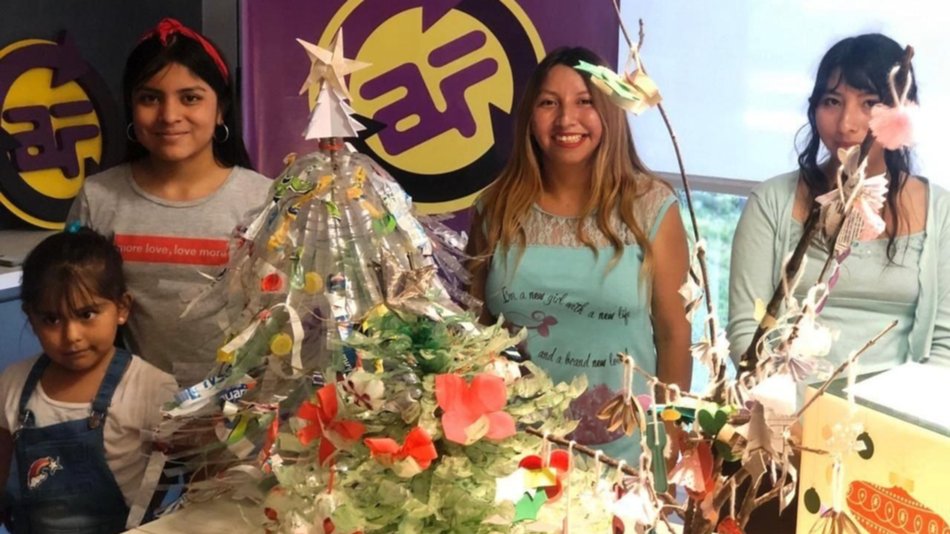 Hicieron arbolitos con materiales reciclables
