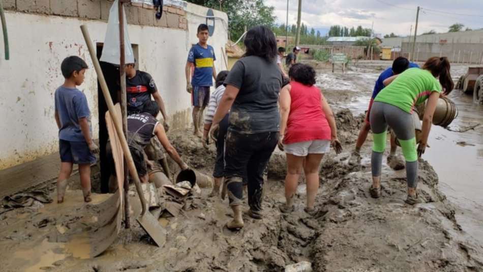 Piden donaciones de lavandina, detergente y agua para asistir a los afectados por el temporal en Cafayate