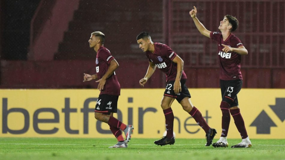 Lanús se metió en cuartos de final con una lluvia de goles