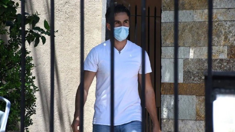 No podrá ir preso: le otorgaron la eximición de prisión al médico de Maradona