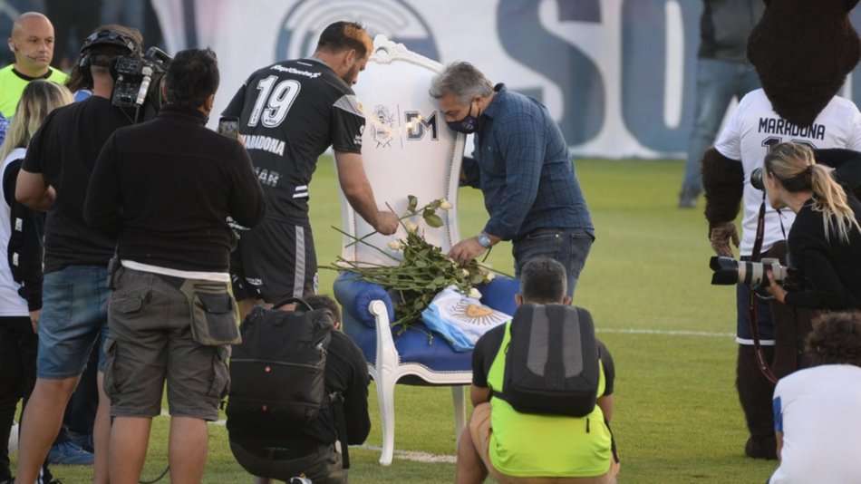 Gimnasia de La Plata clasificó e hizo llorar a todos con un tremendo homenaje a Maradona