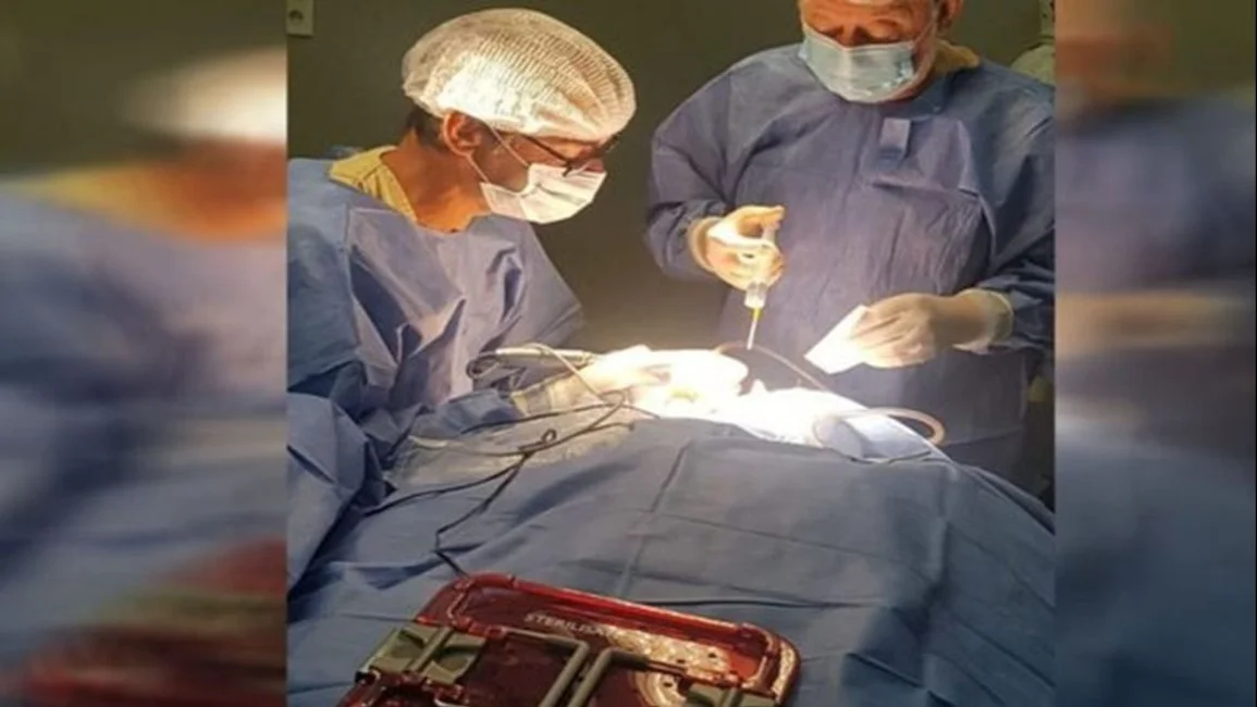 Dos pacientes hipoacúsicos volverán a escuchar gracias a un nuevo modelo de implante 