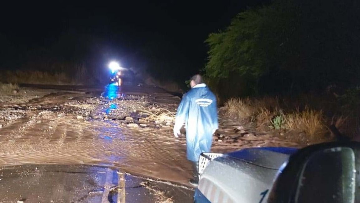 Cuatro automovilistas fueron arrastrados por el agua en La Viña