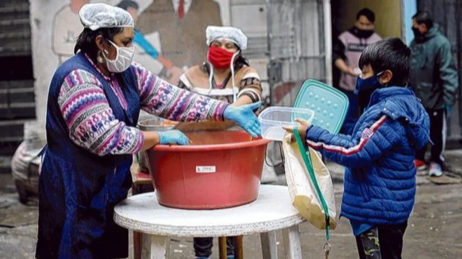 El 64,1% de niños y jóvenes vive en hogares pobres: 2 millones padecieron hambre este año
