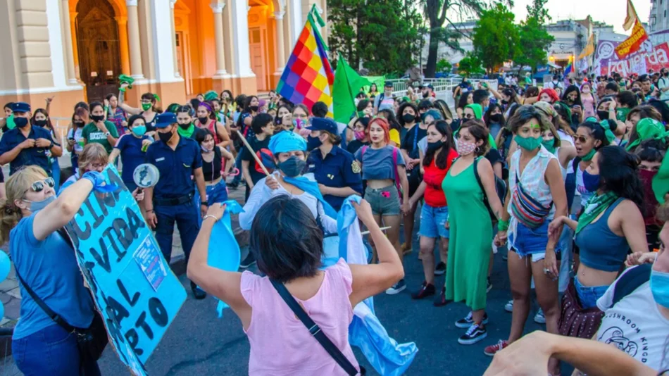 Aborto: tras la media sanción, en Salta grupos a favor y en contra miran con esperanza al Senado