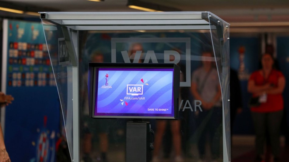 Todos contra el VAR: sus jueces, bajo la lupa tras las polémicas en la Copa