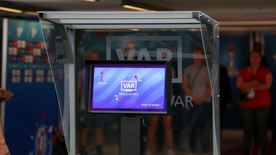 Todos contra el VAR: sus jueces, bajo la lupa tras las polémicas en la Copa