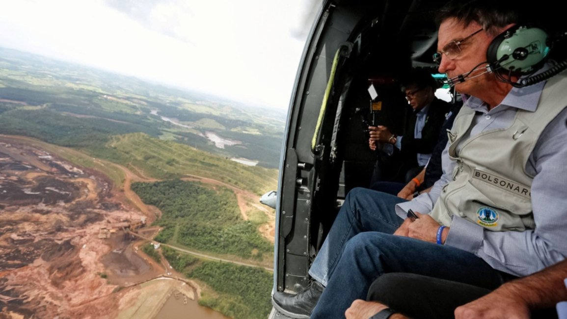 Bolsonaro prometió ayuda a damnificados del temporal que dejó 15 muertos en Brasil