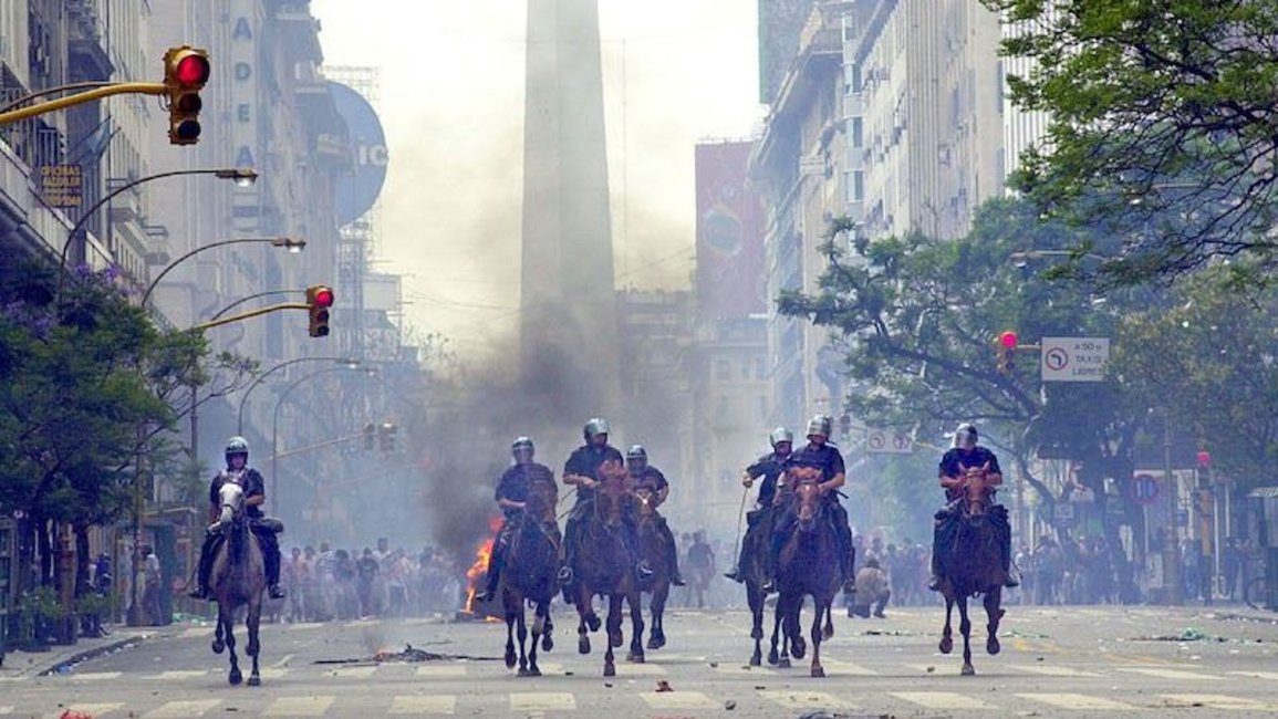Argentinazo: piden juicio oral para 3 policías por vejaciones en la represión del 2001