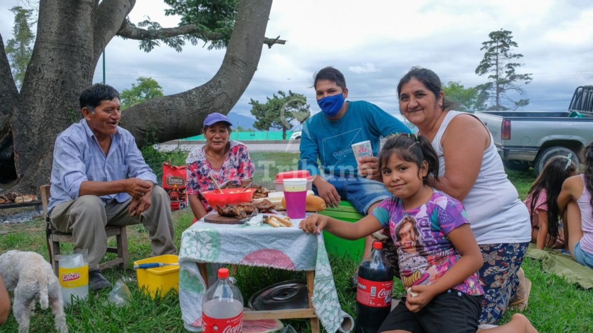 VIDEO. Navidad al aire libre, la opción de varias familias salteñas