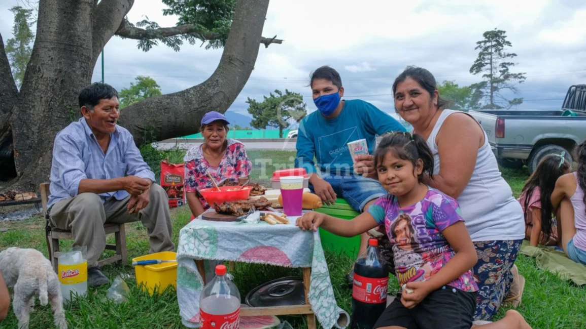 VIDEO. Navidad al aire libre, la opción de varias familias salteñas