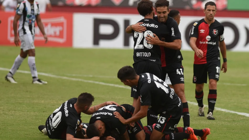 Newell’s continúa firme en la cima tras la caída de Vélez