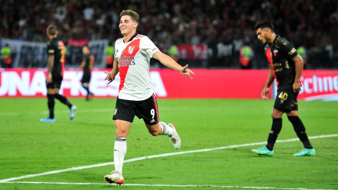 Sigue recogiendo elogios: Julián Álvarez, entre los 100 mejores futbolistas del mundo