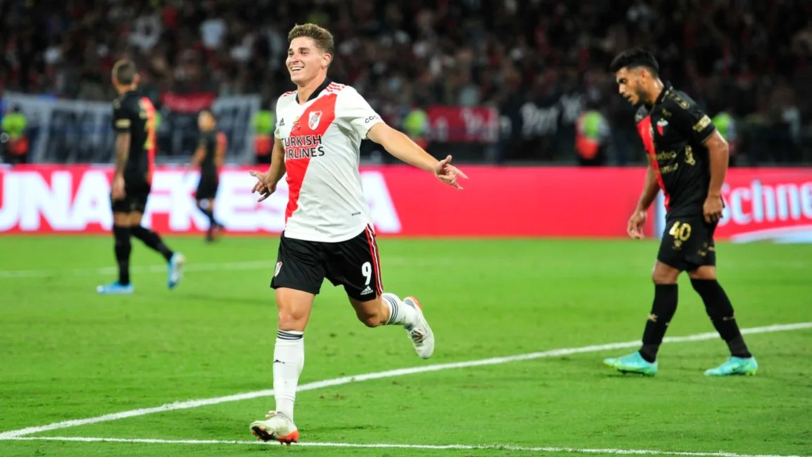 Sigue recogiendo elogios: Julián Álvarez, entre los 100 mejores futbolistas del mundo