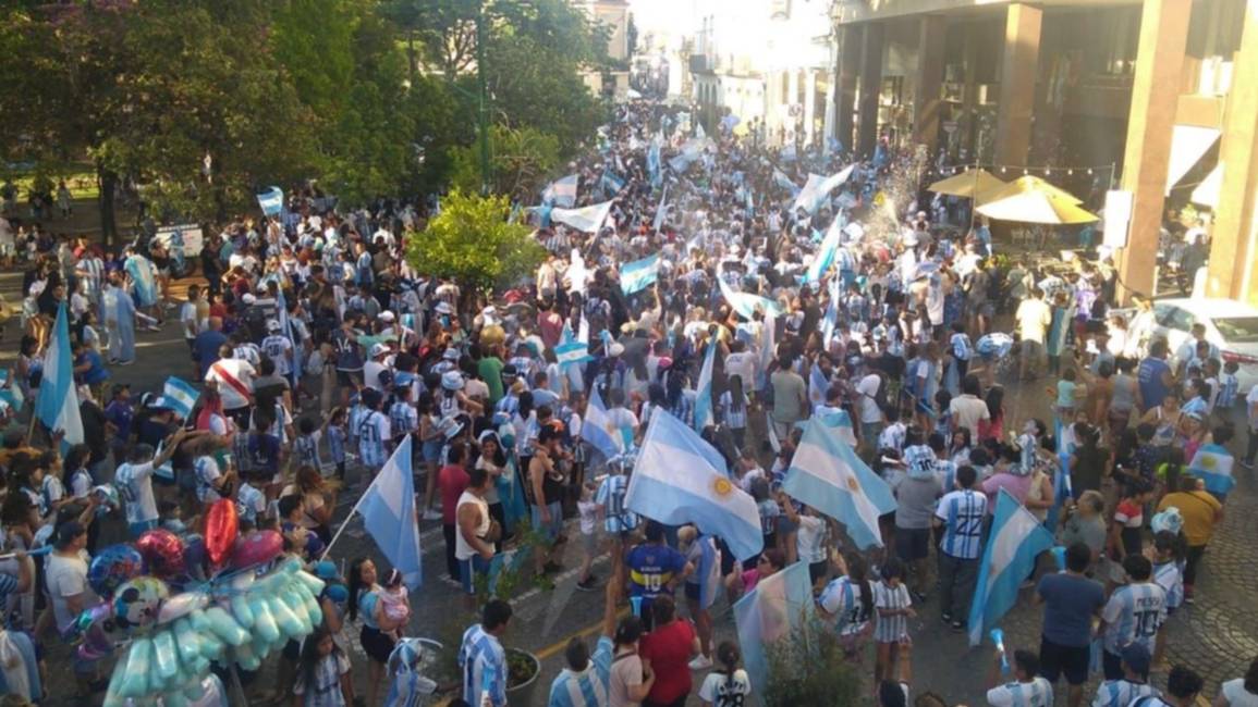 VIDEO. Así viven los salteños el triunfo de Argentina en las calles