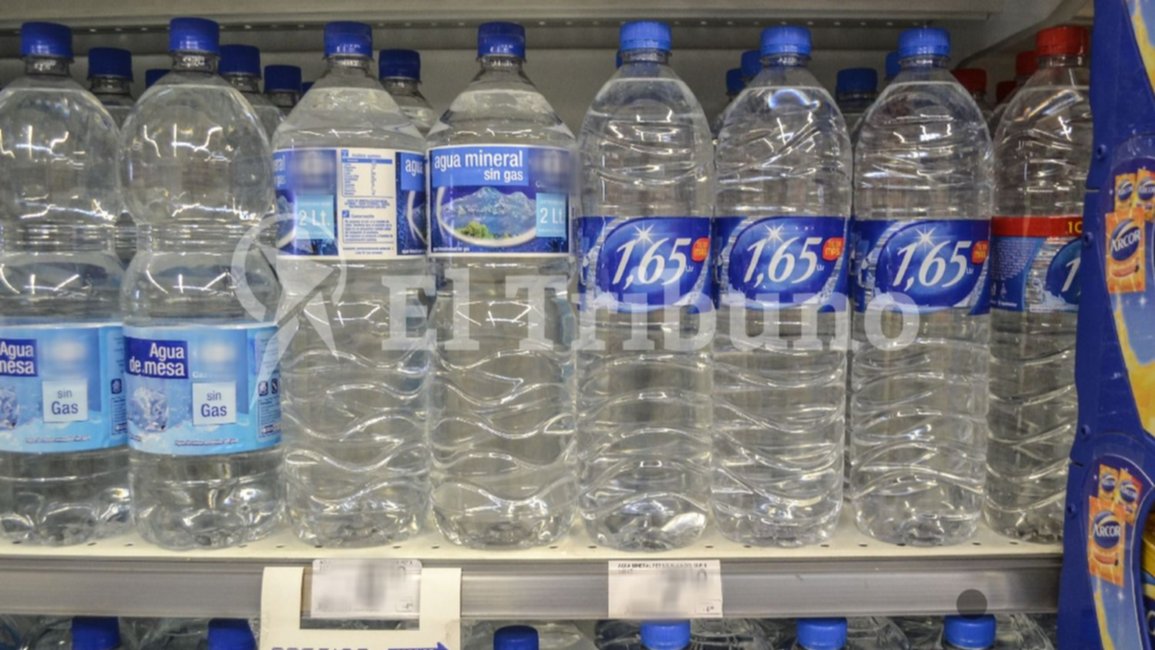 Defensa del Consumidor labró actas por el sobreprecio del agua mineral en el interior