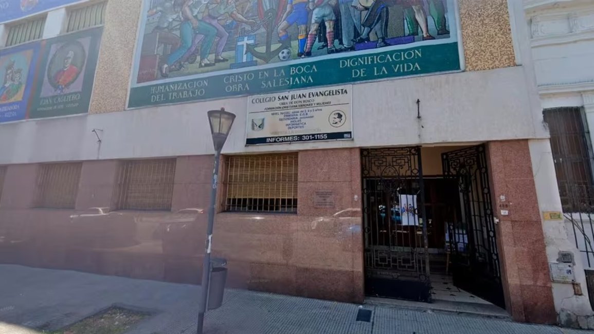 Allanaron a alumnos de un colegio de La Boca por amenazar a sus compañeras con violarlas y asesinarlas