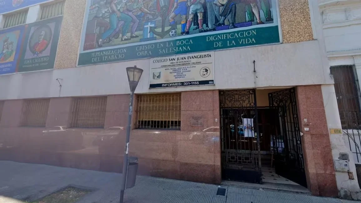 Allanaron a alumnos de un colegio de La Boca por amenazar a sus compañeras con violarlas y asesinarlas