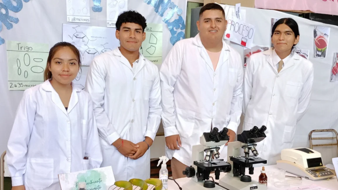 Alumnos crean un retardador de maduración de las frutas