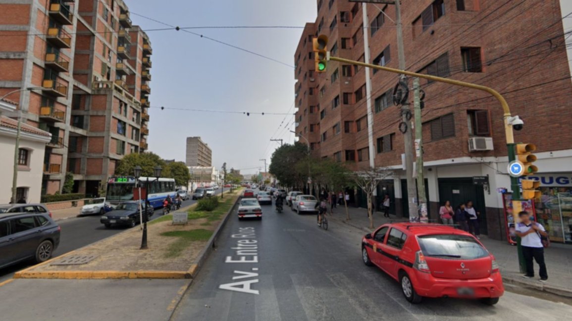 Tragedia en el Centro: un menor murió tras caer desde el primer piso de un edificio en Av. Entre Ríos