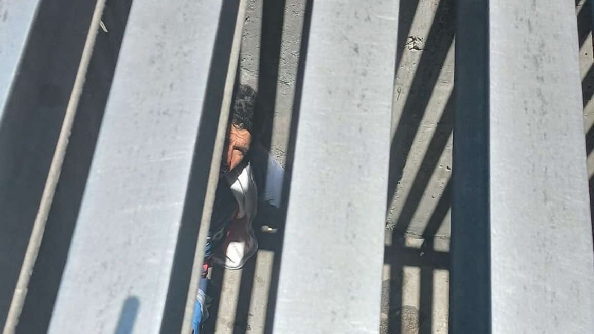 Un ladrón se escondió en una alcantarilla del centro salteño