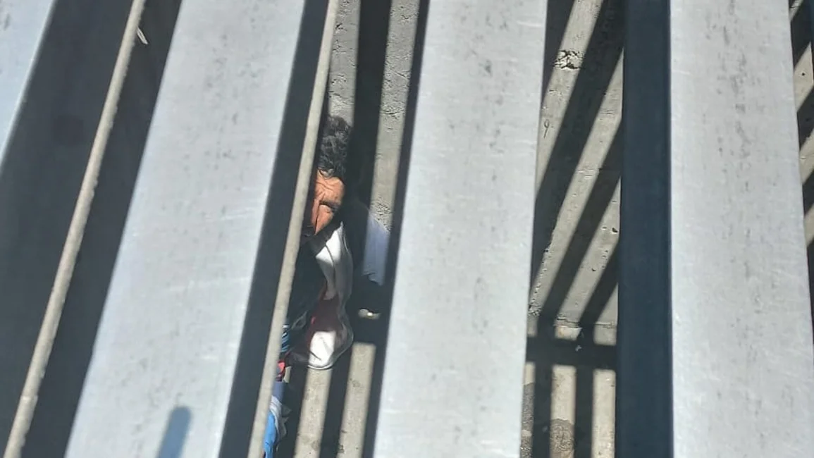 Un ladrón se escondió en una alcantarilla del centro salteño