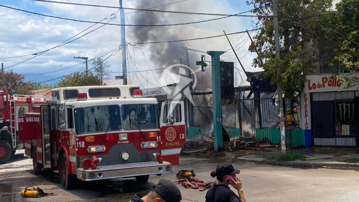 VIDEO. El incendio de una farmacia de barrio Bancario causó alerta en zona sur