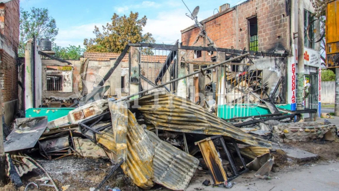 El drama de la mujer que perdió su farmacia tras un voraz incendio