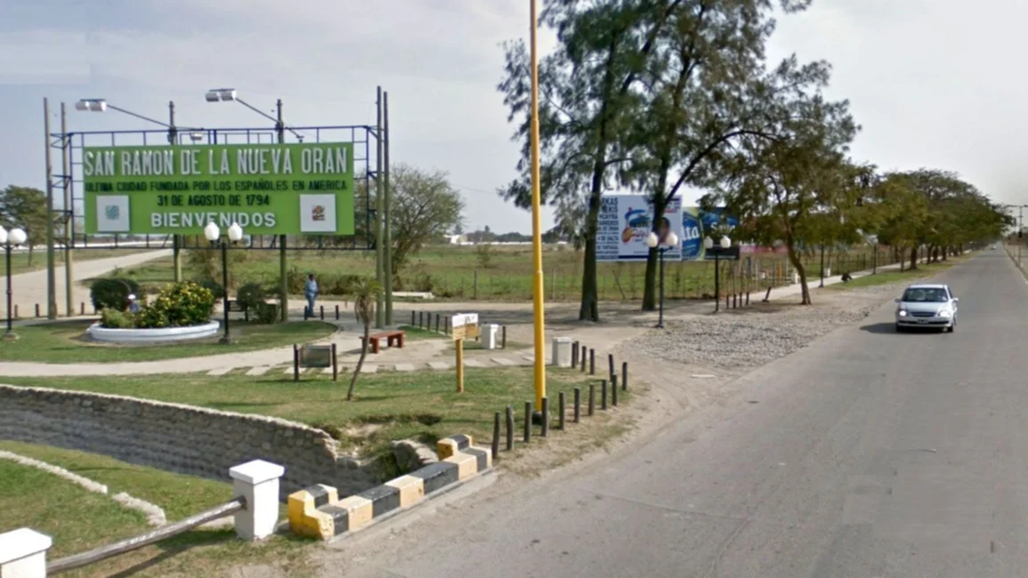 Recibió un disparo en el ojo y murió en el hospital: una mujer detenida