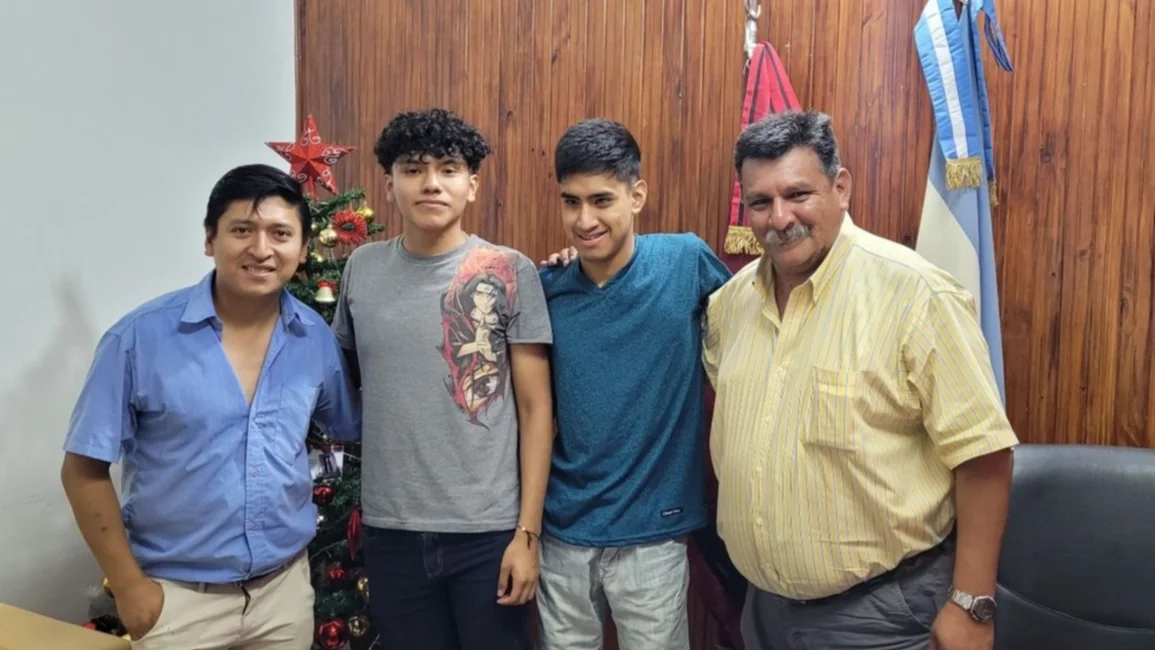 José, quien perdió la vista, egresó del secundario: fue distinguido por su voluntad de superación