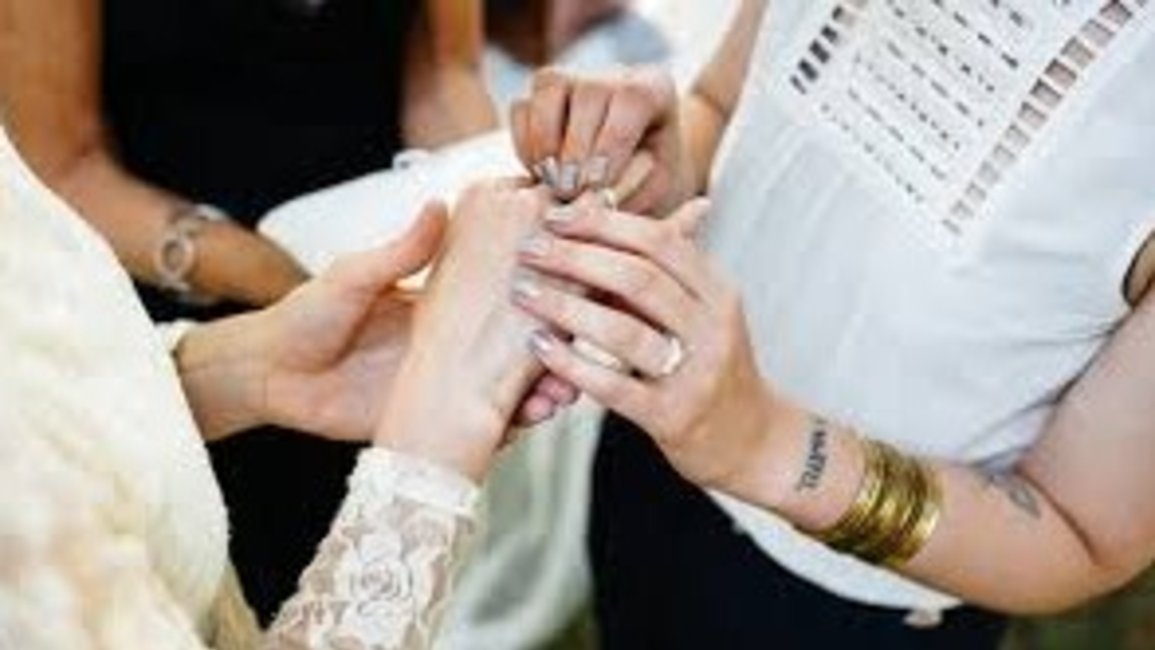 El Vaticano autorizó las bendiciones a parejas del mismo sexo
