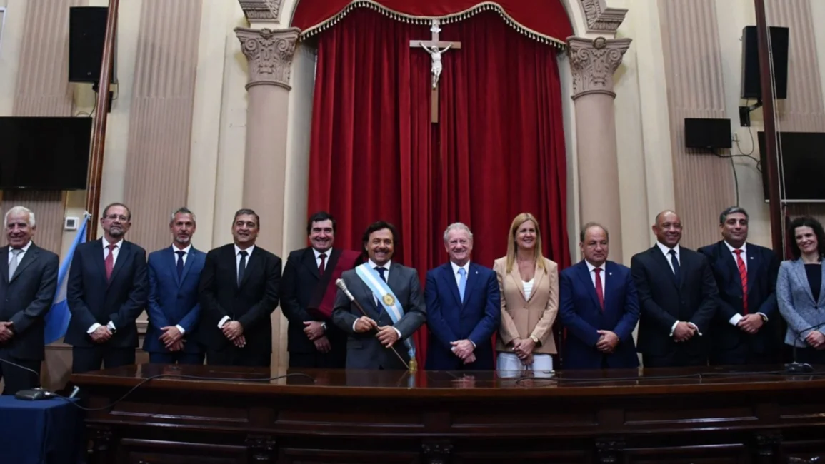 Congelan sueldos a funcionarios y las designaciones por 6 meses