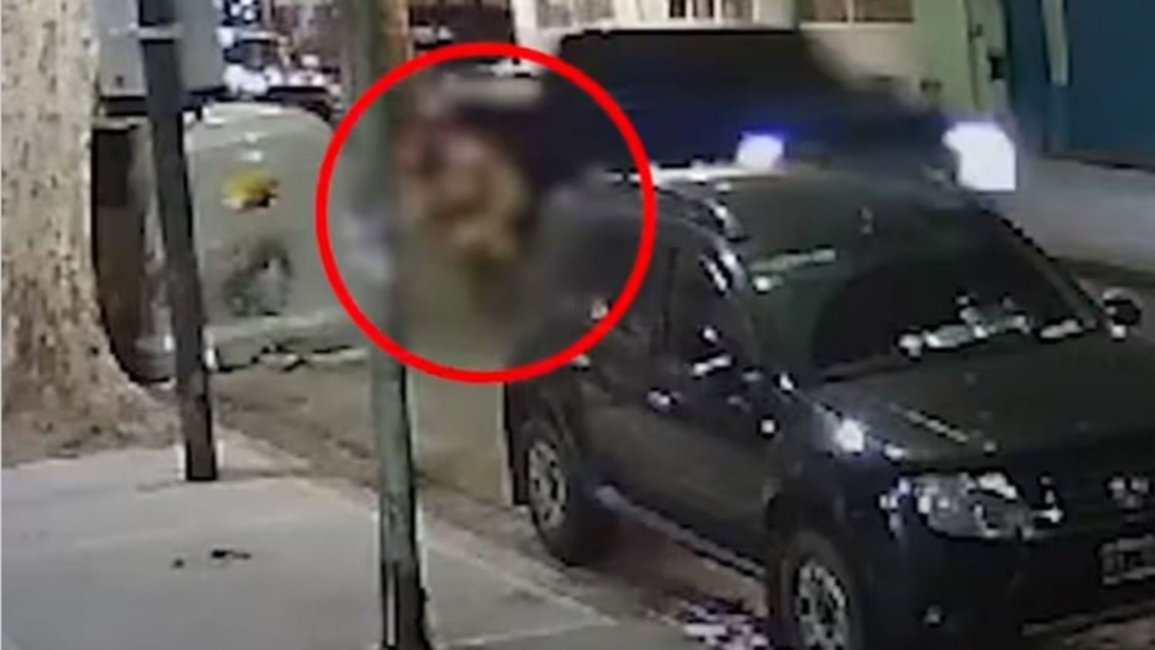 Detuvieron a un joven por arrastrar a su novia en su vehículo