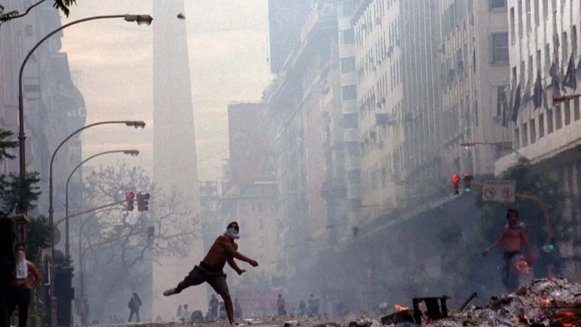 Se cumplen 22 años del estallido del 2001: crisis y represión