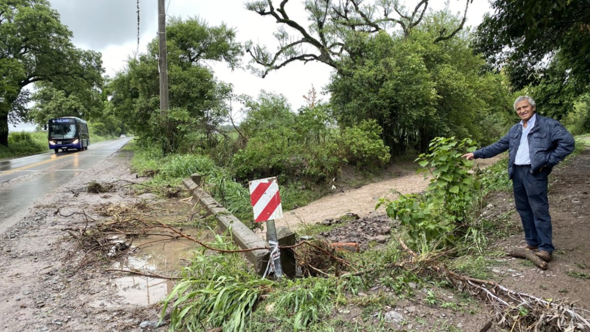 Piden control sobre un arroyo que inunda viviendas y la ruta 51