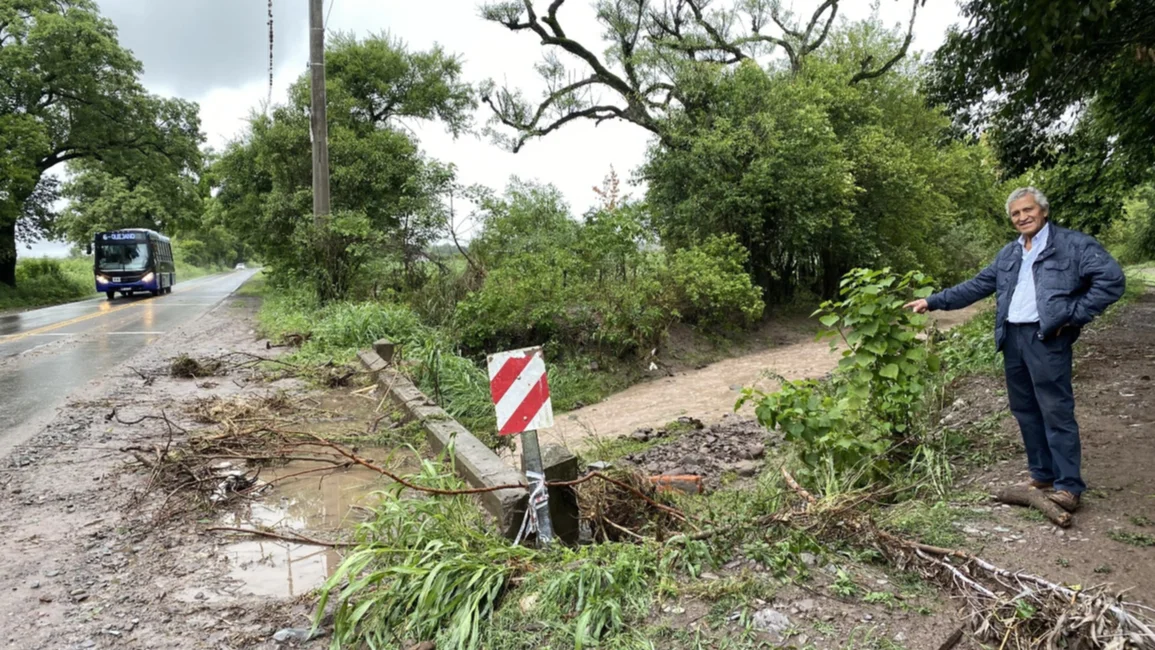 Piden control sobre un arroyo que inunda viviendas y la ruta 51