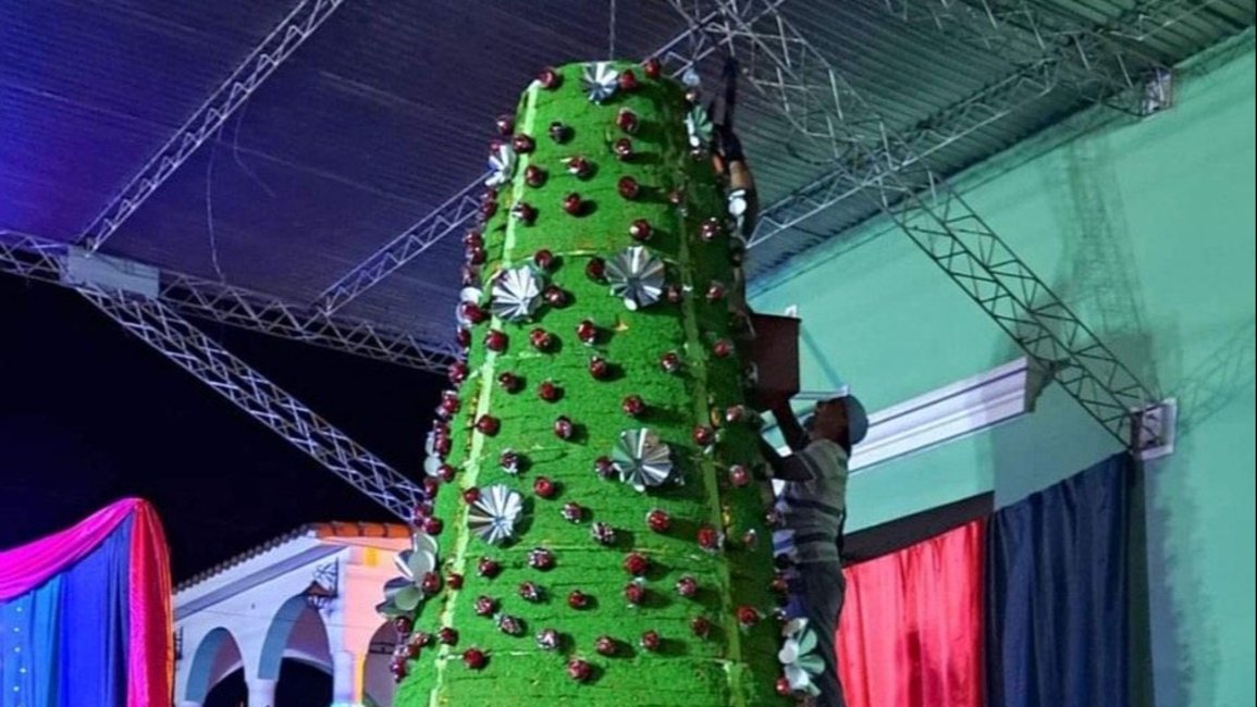 El Carril:  presentaron un pan de navidad que pesa 2.500 kilos y mida cerca de seis metros