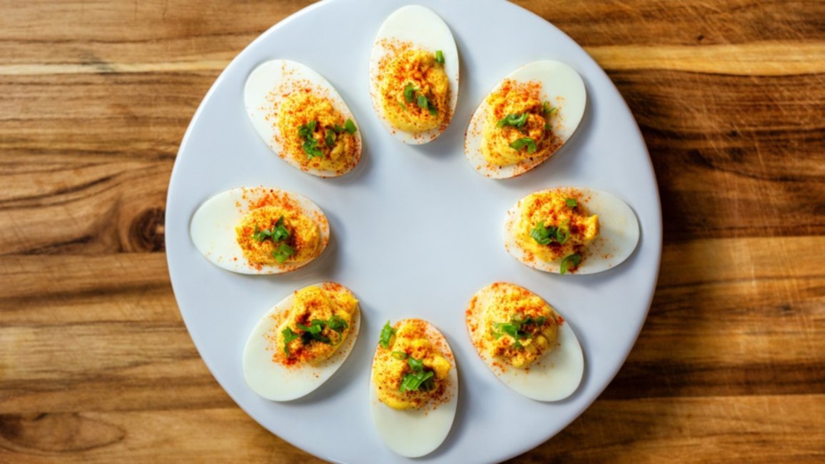 Los huevos rellenos, un infaltable y clásica receta para Navidad 