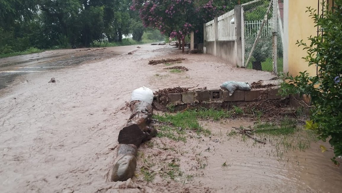 Clima en Salta: Anegamientos y derrumbes por las lluvias en todo el Valle de Lerma