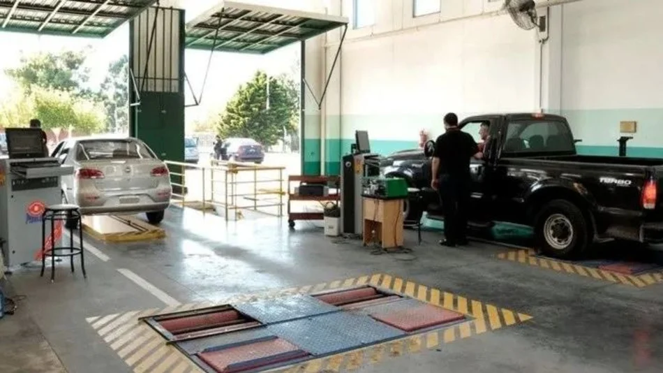 De revisión técnica en talleres a vehículos autónomos: ¿Cuáles son los cambios en la Ley de Transito que propone Milei?