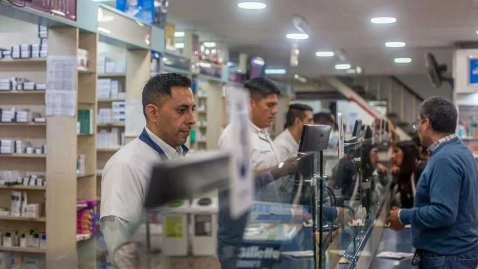 Las farmacias bajan las persianas y van a la justicia contra el DNU de Javier Milei