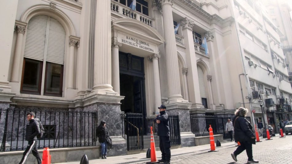 Transferencias en dólares: el BCRA eliminó el límite mensual de operaciones permitidas