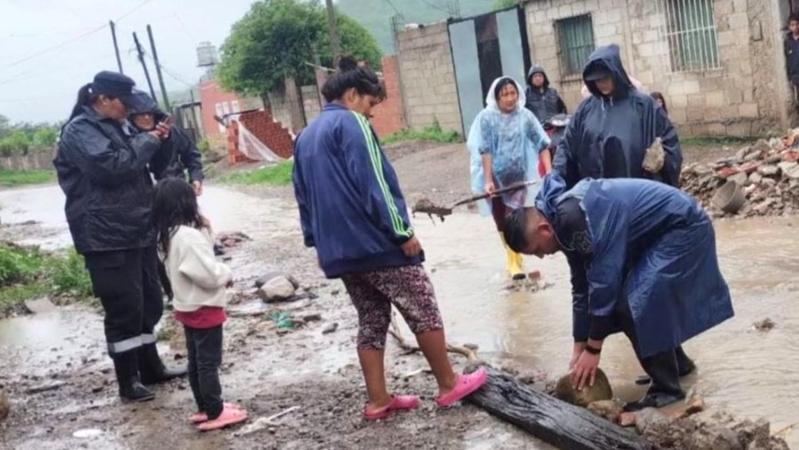 Varias familias fueron evacuadas por el temporal de lluvia que no cesa