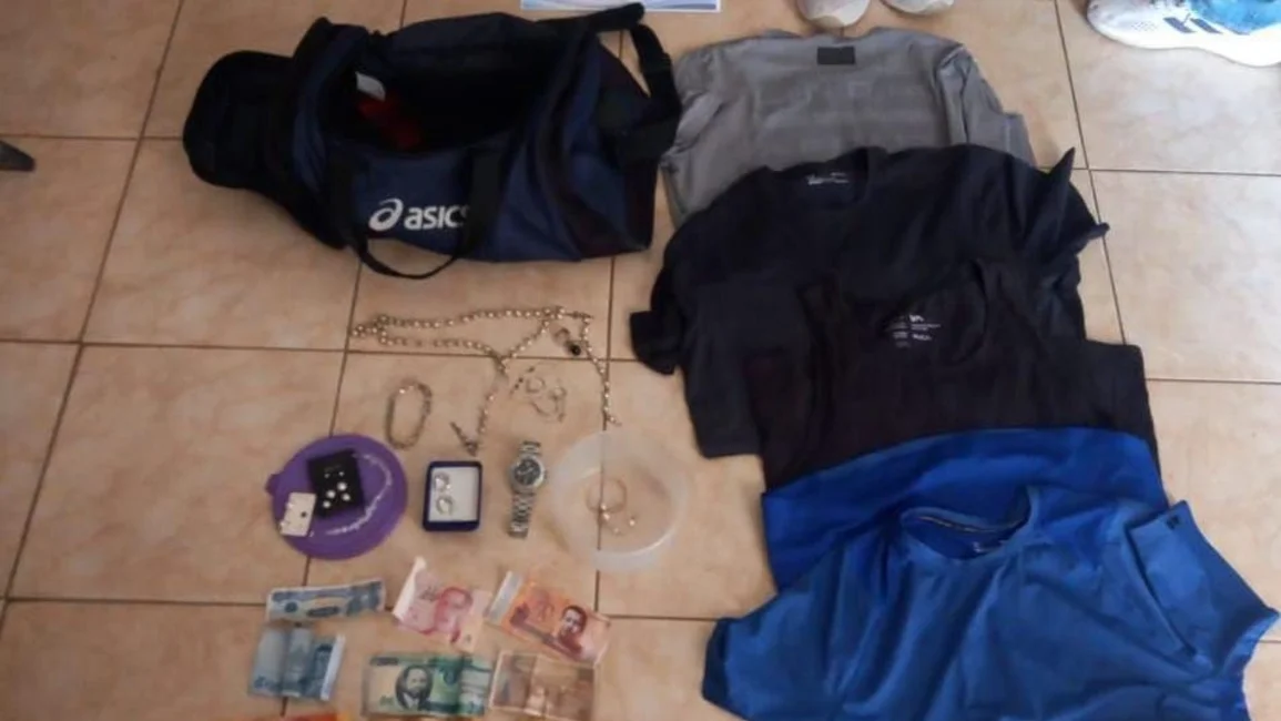 Dos ladrones irrumpieron en una casa de San Lorenzo y robaron joyas