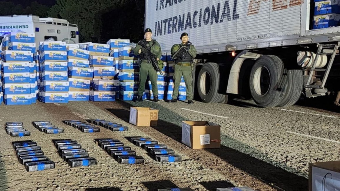 Secuestran 56 kg de cocaína en cargamento de bananas