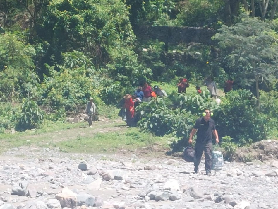 Rescatan a tres docentes tras un fuerte temporal en los cerros de Orán